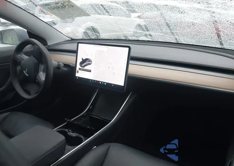 2020 Tesla Model 3 Long Range Dual Motor All-Wheel Drive z USA, uszkodzony, nr VIN 5YJ3E1EB1LF786931